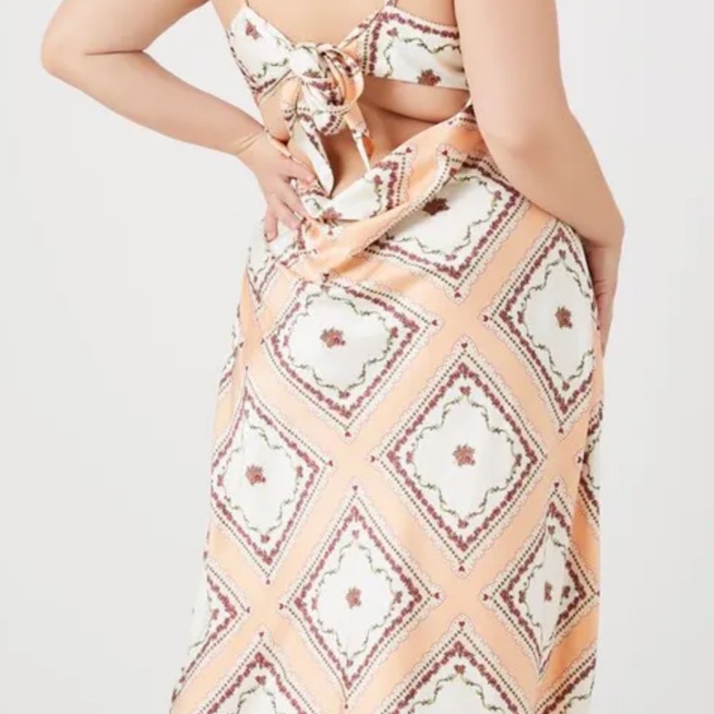 Chic Peach and Cream Patterned Dress
